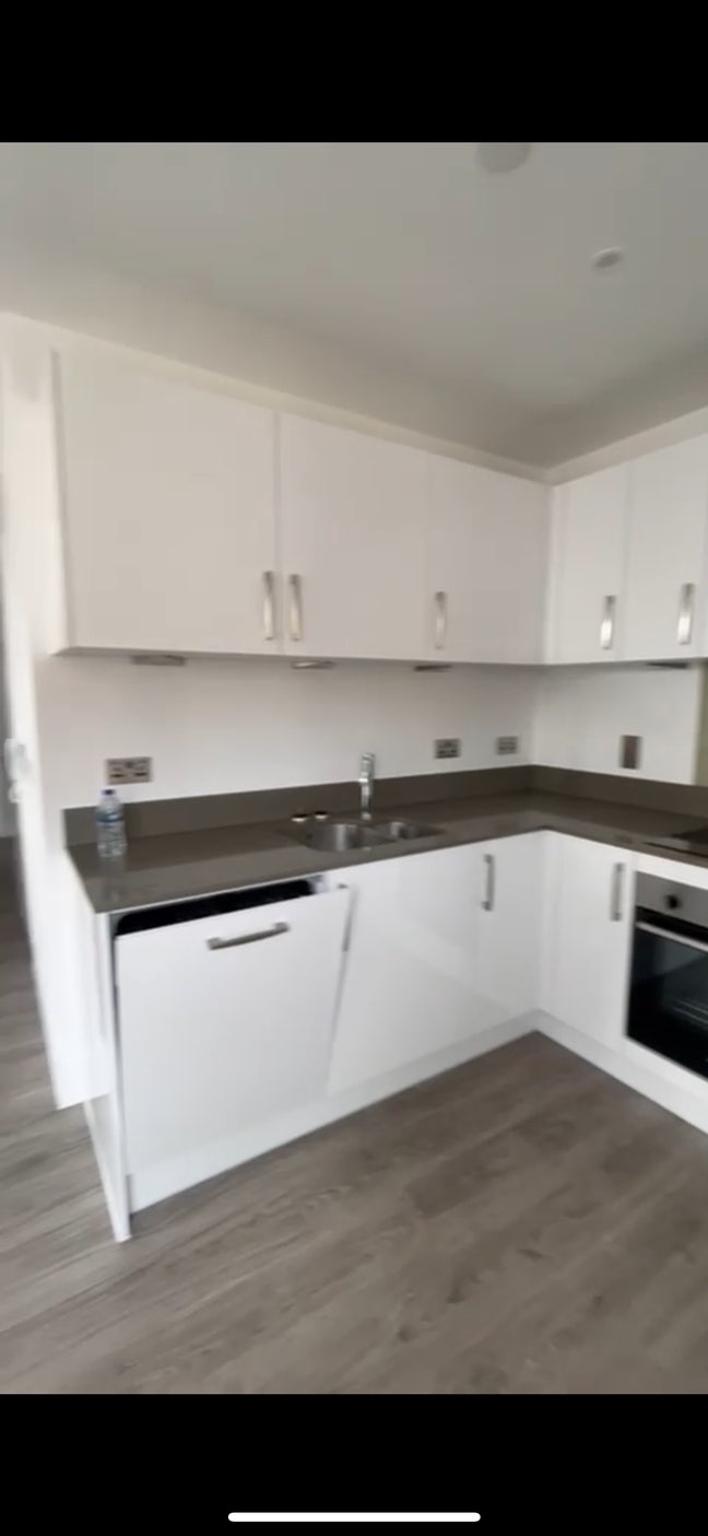 Looking for a female flatmate  Main Photo