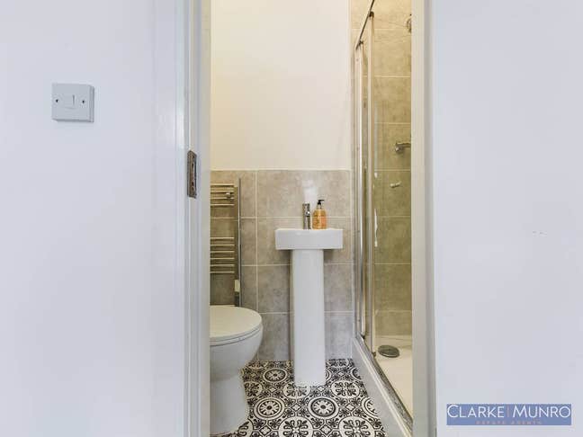 Two ensuite rooms available now Main Photo