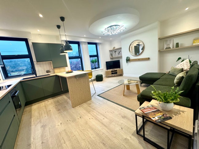 Large 3 bed flat - High Quality Refurb  Main Photo