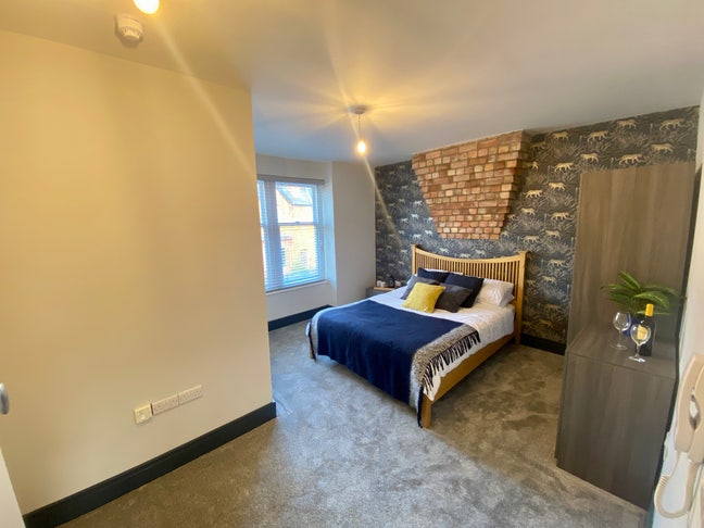 Beautiful Large Ensuite Room - LN5 Main Photo