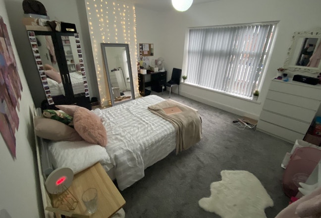 Replacement tenant needed for nice 3 bed house Main Photo