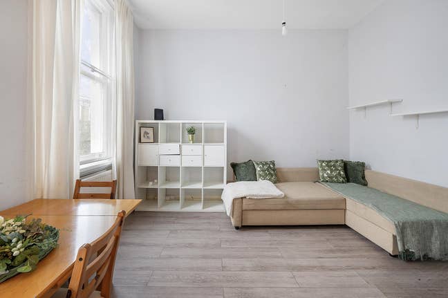 First floor apartment in Earl's Court Main Photo