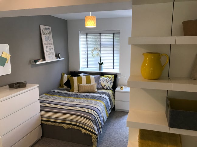 Town centre overlooking the park   Main Photo