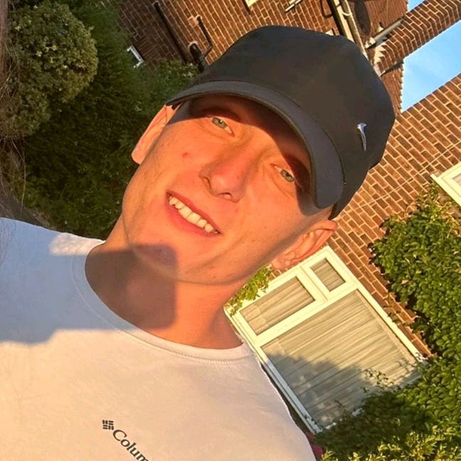 Looking for a room Main Photo