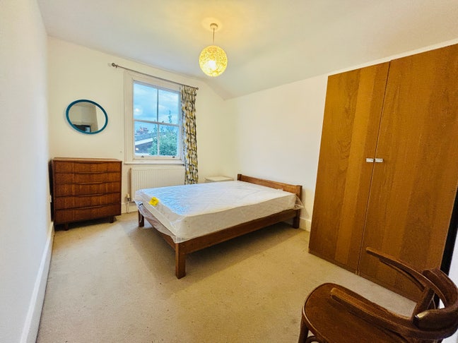 Gorgeous House On Park - All Bills Included Main Photo