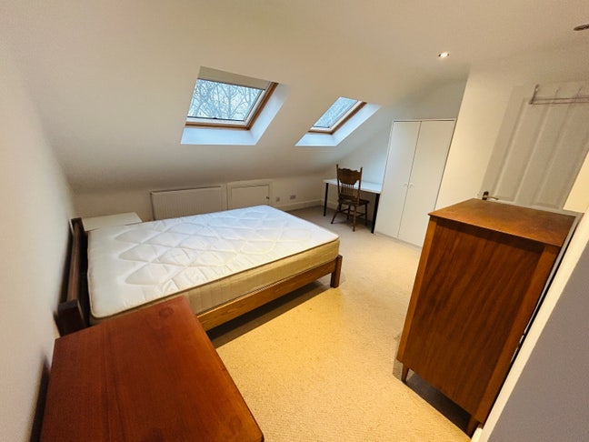 Gorgeous House On Park - All Bills Included Main Photo