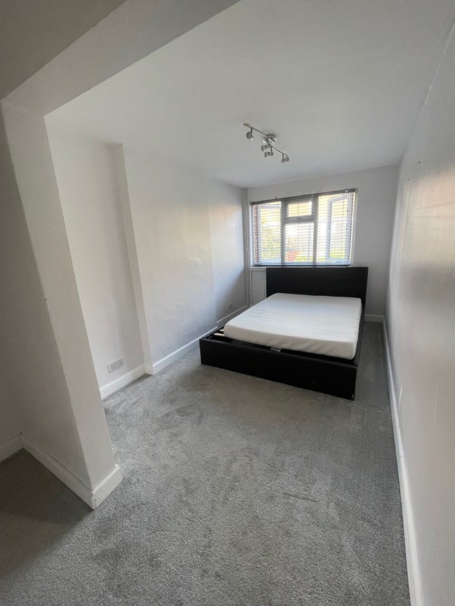 Double room in perfect home just become available! Main Photo