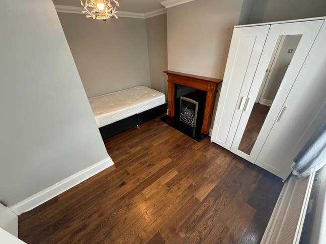 Double Room  *All Female 4Bed House | Custom House Main Photo