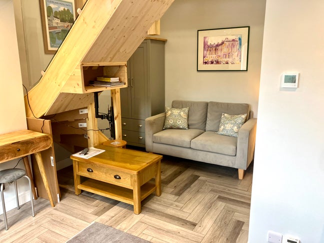 Self-contained studio apartment in owner's home Main Photo