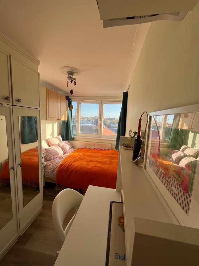 Double room available at Barons Court  Main Photo