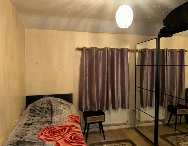 Spacious Room in a shared house Main Photo