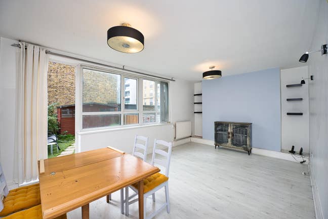 Modern 3-Bed Maisonette with Garden in Mile End Main Photo