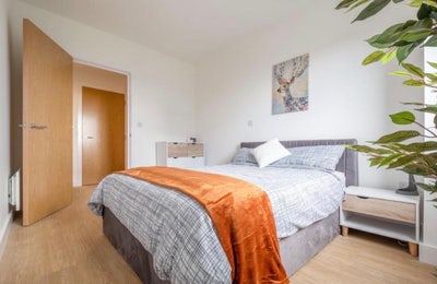 Double Room + Private Bathroom, Gosforth, Balcony Main Photo