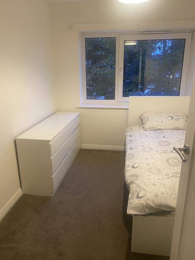 ☕ Cozy Single Room for Rent – RH1 6PG (£600pcm) Main Photo