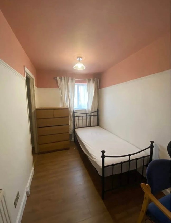 Furnished Single Bedroom- Shared House Main Photo