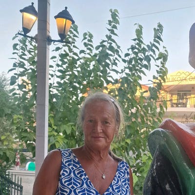 Professional lady looking for some where to live  Main Photo