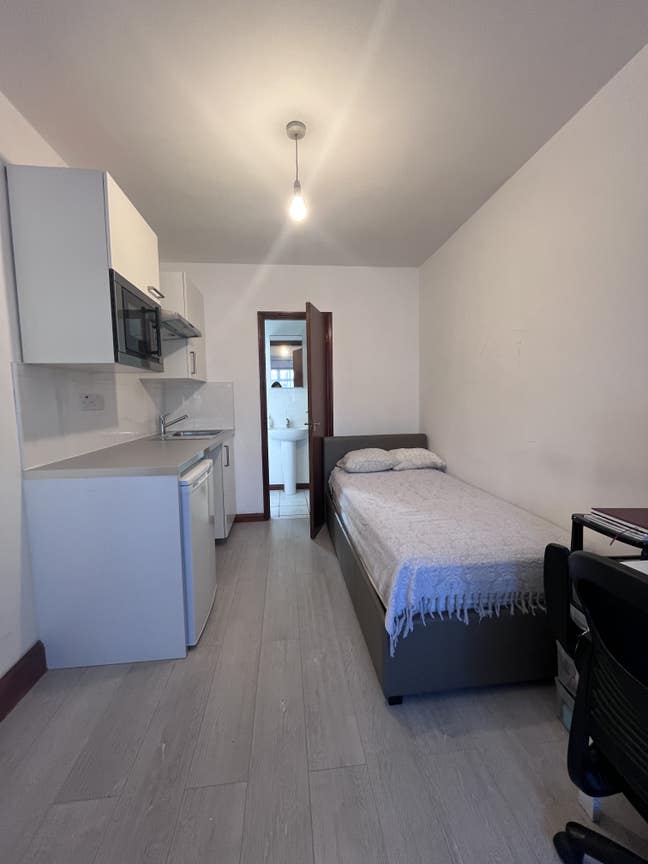 En Suite Studio Flat - Private Entrance  Main Photo