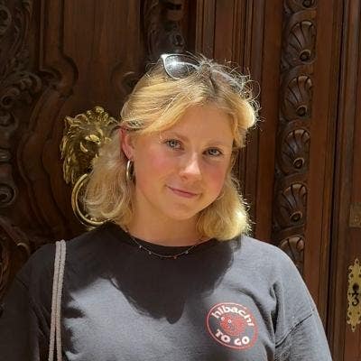 23y/o professional female looking for room Main Photo