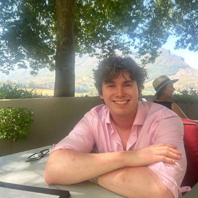 3 Young Professionals Looking For Dec Move-in!  Main Photo