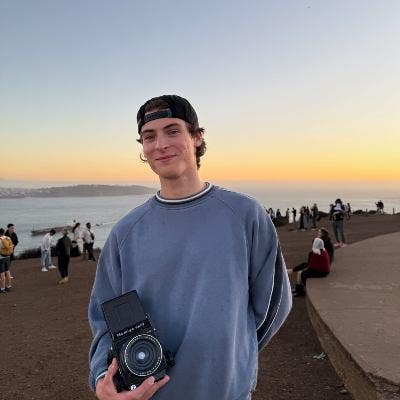 Looking to rent a flat with good people! Main Photo