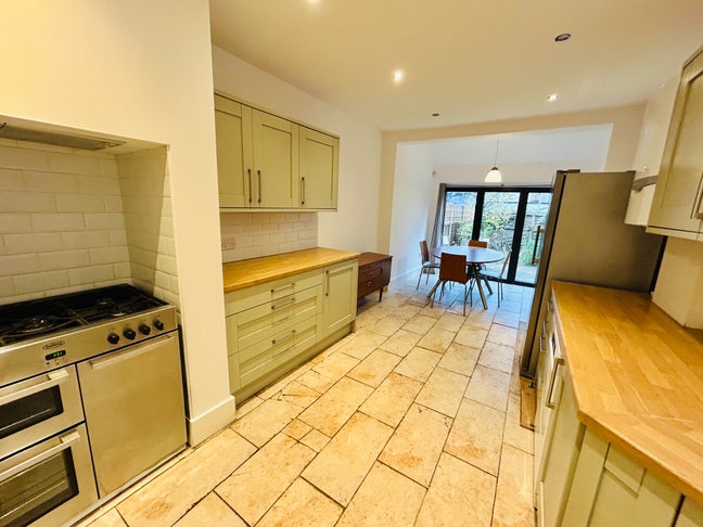 Gorgeous House On Park - All Bills Included Main Photo