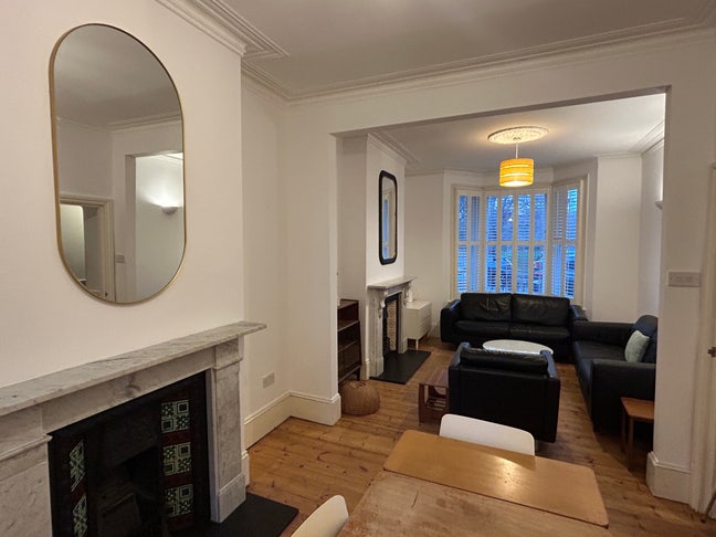 🏡 Huge Room Park Views - All Bills Included 🌳 Main Photo