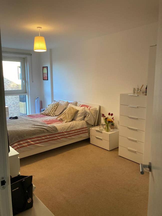 Ensuite Room Available in Lovely 3-Bed Flat Main Photo