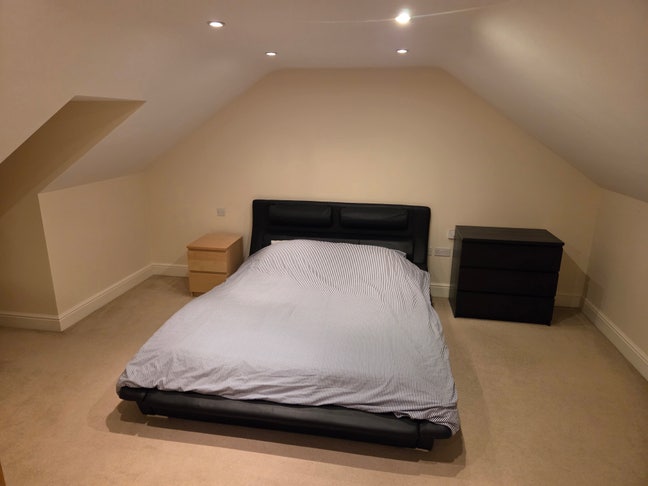 En suite double room in quiet location Main Photo