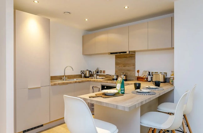 Room in a 2 Bed apartment Main Photo