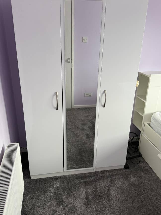 Spacious double bedroom available  Main Photo