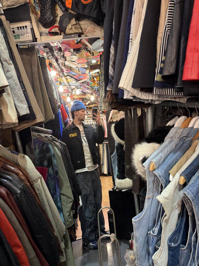 Hi! im Nasser, im 21 years old :) very frien... Main Photo