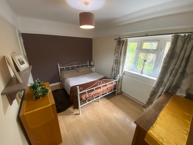 Double + Single Rooms in Professional House Share Main Photo