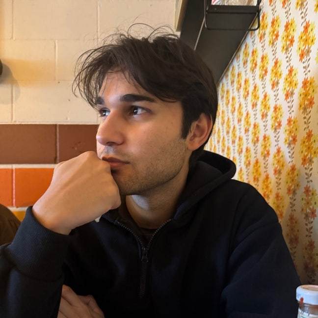 Looking for a room Main Photo