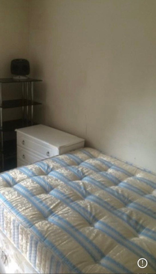 Double Bedroom  Main Photo