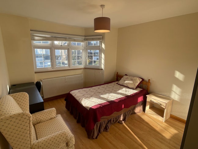 Large bright rooms in Barnet  Main Photo