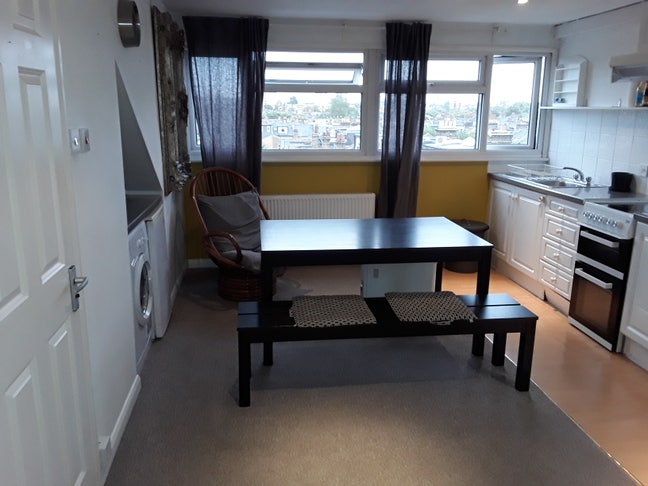 Stunning studio flat available in Queens park Main Photo