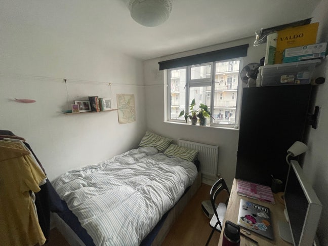 Long-term room in friendly Cambridge Heath flat Main Photo