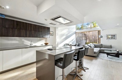 En-Suite Double Bedroom in Modern House Main Photo