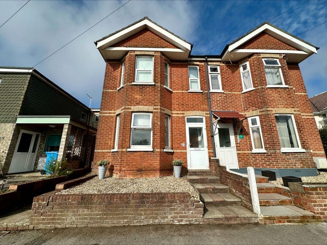 2 rooms available in House Share on Churchill Road Main Photo