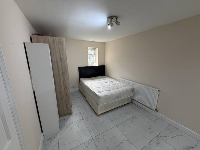 Refurbished /Double Room Near Heathrow Main Photo