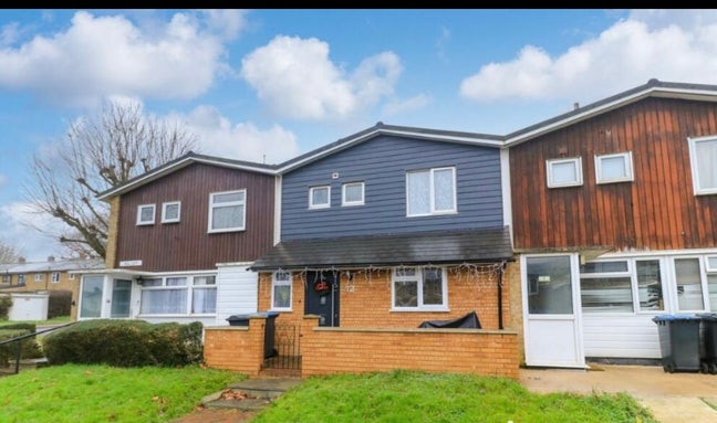 Beautiful furnished room on prime location  Main Photo