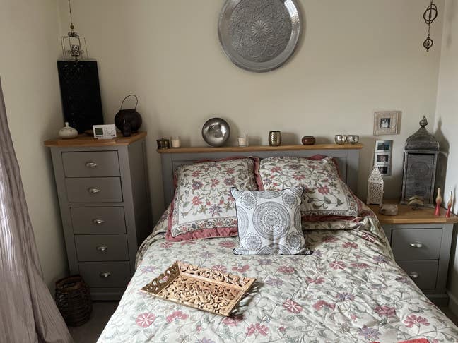 Lovely room and use of very stylish bathroom Main Photo