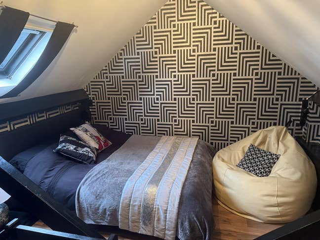 Large Double loft room Mon-Fri  Main Photo