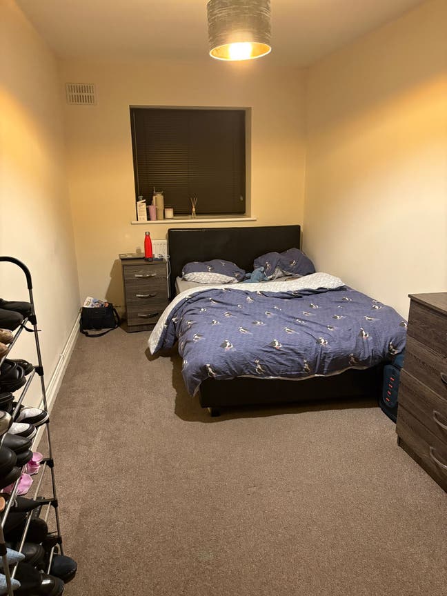 Room to let (SN3) Main Photo