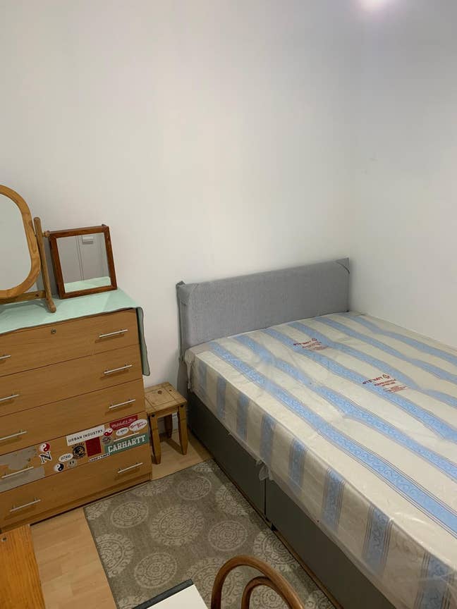 Double room is available for rent in - NW2 5NB Main Photo