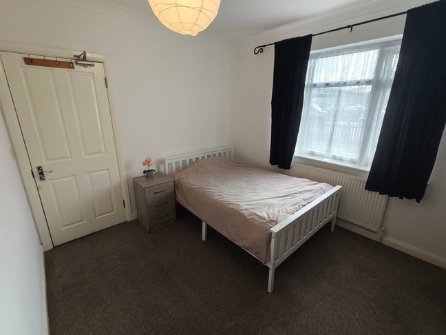 Clean Room near Tesco Extra - All bills inc. Main Photo