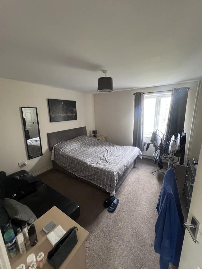 Double room available ideal for hospital  Main Photo