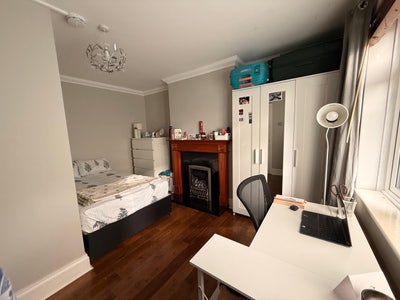 🌸 Double Room in All-Female Flatshare | &pound;850 pcm  Main Photo