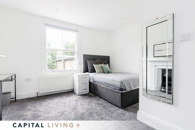 Large double room 5 min walk to Clapham North  Main Photo