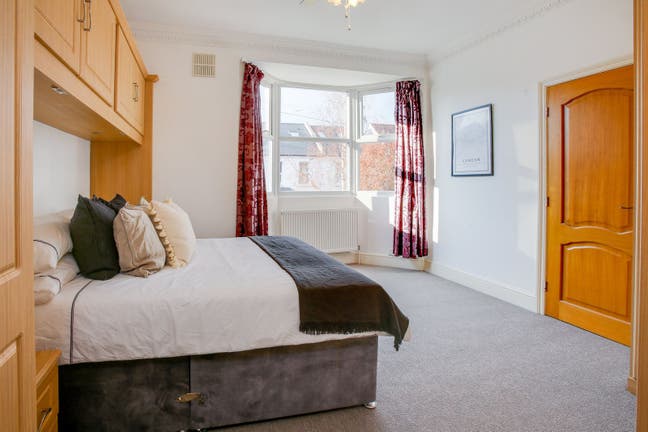 Lovely Spacious En Suite in Wimbledon SW19 Main Photo